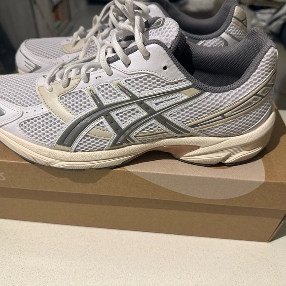 ASICS - Picture 4 of 4